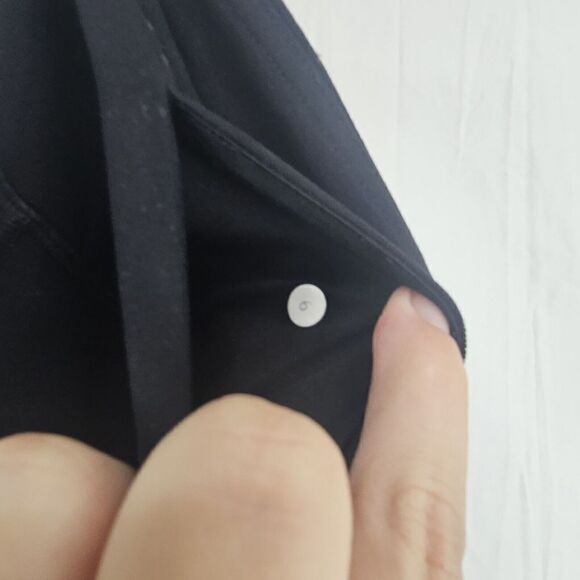 Lululemon Black Cropped Legging Capri Athletic Running Women's Size 6 - Picture 6 of 6